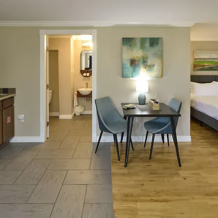 Above The Beach Guest Suites-2